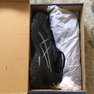 Women’s running shoes